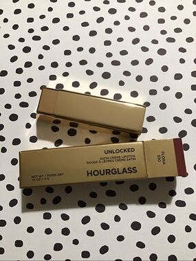 Hourglass Unlocked Satin Crème Lipstick in 330, Flora